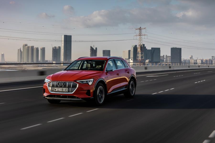  Audi e-tron 55 Quattro 2019 года  (WW) (фото 200 из 452)
